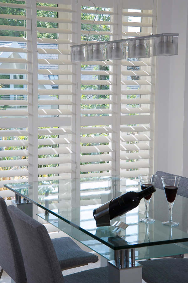 Shutters are easy to maintain and have strong thermal properties. They are perfect for dining rooms.